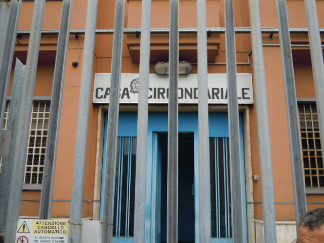 L'ingresso del carcere di Latina