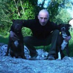 Matteo Vaccaro in una foto con i suoi cani