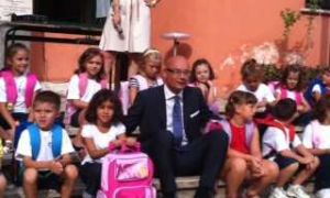 Il sindaco di Latina Di Giorgi fra i piccoli della Scuola di Piazza Dante