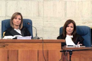 Il presidente del Collegio penale, Lucia Aielli (a sinistra)