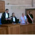 Il giudice Pierfrancesco De Angelis legge la sentenza emessa dopo oltre sei ore di camera di consiglio 