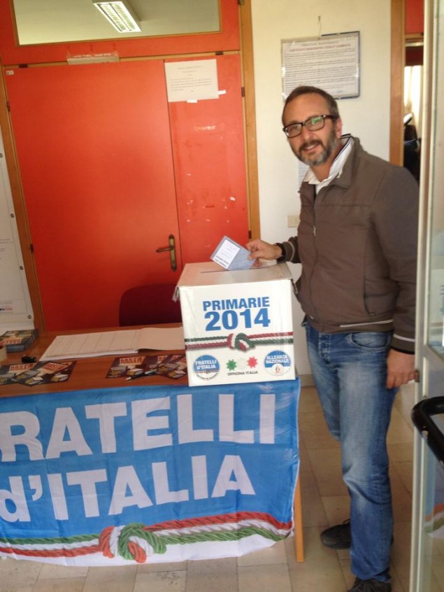 Il consigliere comunale di Latina Maurizio Patarini vota alle primarie di FdI