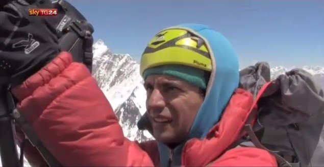 Daniele Nardi impegnato nelle riprese sul K2