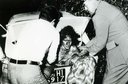 la storica foto dell'Ansa in cui viene ritrovata nel bagagliaio di un'auto Donatella Colasanti