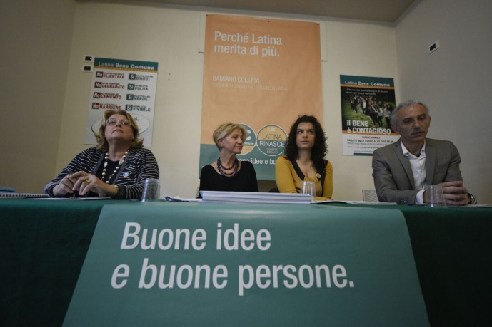 Il candidato sindaco Damiano Coletta presenta le tre capolista: Cristina Leggio, Gina Lolita De Falco e Celina Mattei
