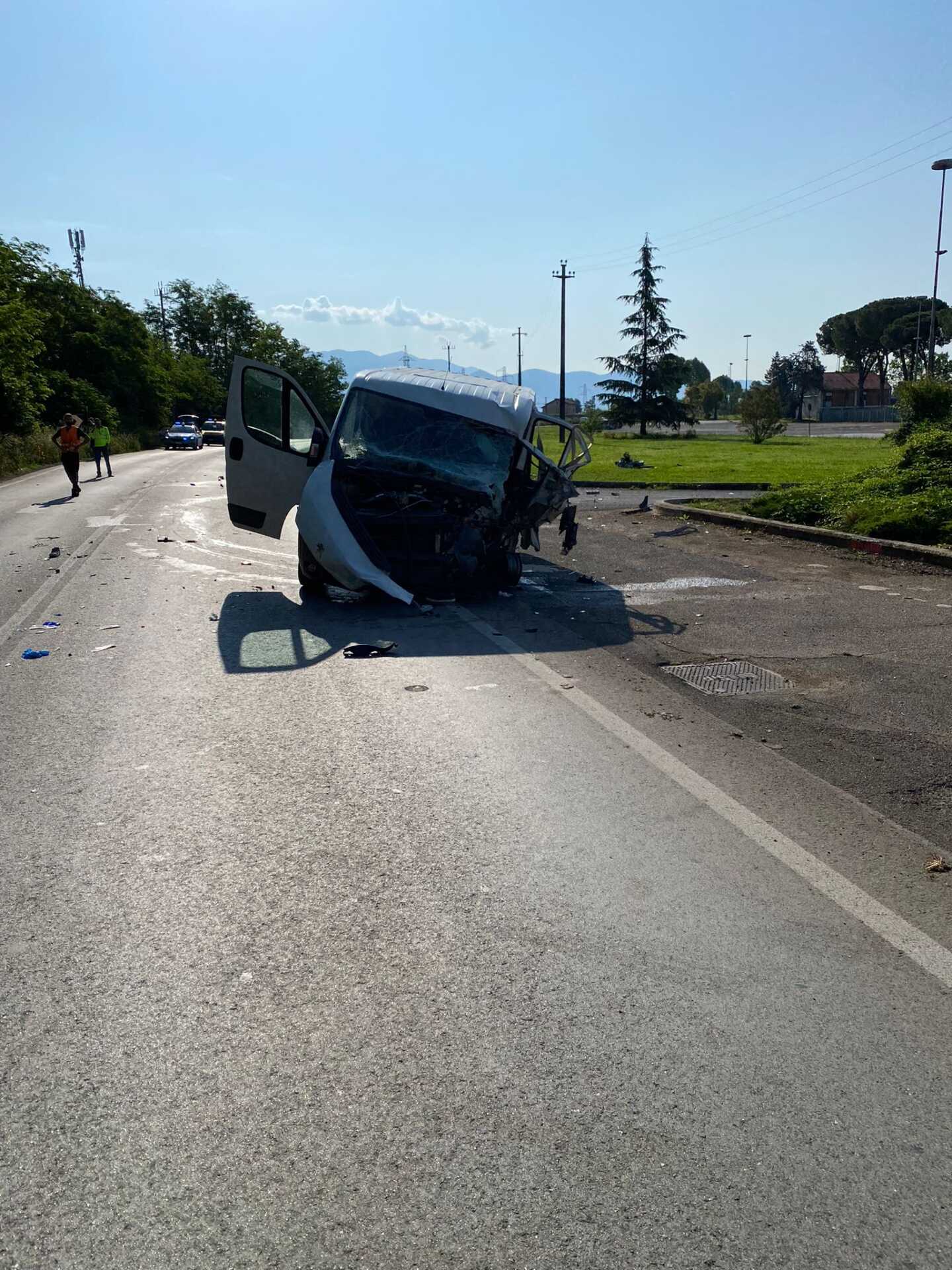 Incidente frontale tra furgone e auto sull’Appia , un morto e un ferito ...