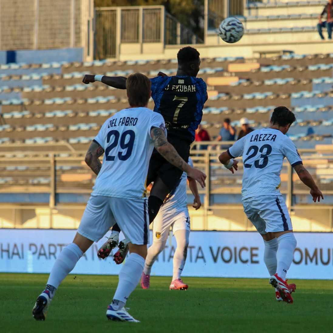 Ekuban in azione contro il Giugliano (Foto di Alessio Privato)