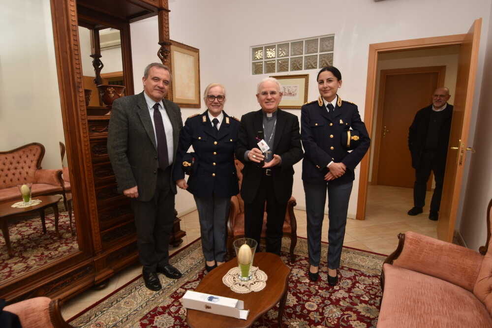 questore olio vescovo